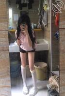 （女大）穿着白丝被你操，用脚踩你的肉棒