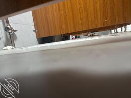 你边拉屎玩手机玩挺爽呀，不知道被我拍了吧