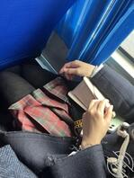 和学妹吃饭时,眼睛没离开过白衬衫下的内衣1