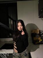 （真实原创）绿帽贡献06年大一女友在寝室脱掉裤子，掰开逼全是白浆自慰0