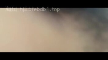 分享视频11 丰满少妇控制不住，瘦小哥哥把小坦克操喷，整张床全是水