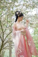 古风美女年年，春暖花开去看奶1