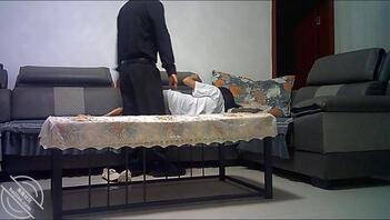 9.弟媳脚抽筋，我给她按摩，摸到逼了，生气了2