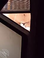 等了两个小时，终于等到了邻居少妇洗澡2