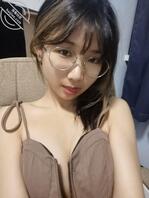 清纯眼镜女孩的反差小黑逼0