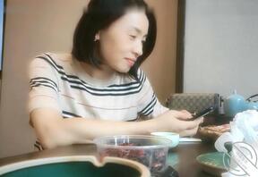 那位大神认识这位，短发小学英语教师啊0