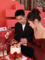 人前优雅大方 人后一丝不挂