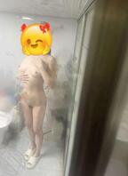我的离婚姐姐(3)终于让我找到机会偷拍了洗澡的姐姐 超刺激1