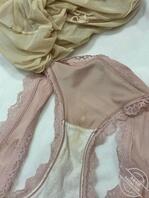 偷拍姐姐丝袜内裤，都是脱下来没洗的，分泌物粘在内裤上，味道香香的，舔撸1