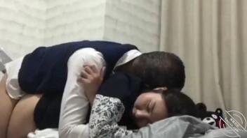 【公公儿媳乱伦】当儿媳是前暧昧女下属时,哪里都是战场1