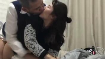 【公公儿媳乱伦】当儿媳是前暧昧女下属时,哪里都是战场2