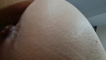 出轨少妇给真爱小男友口交把鲍鱼和屁眼给小男友玩