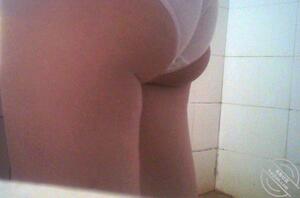 偷拍合租室友洗澡，又扣屁眼，又对着骚穴喷水（附上期视频）0