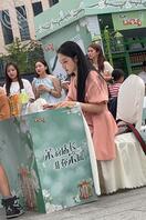 大长腿评委小姐姐，蓝色内内