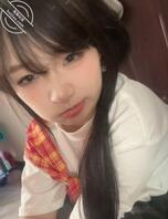 心心恋恋的想肏表妹，让大家看看我表妹漂亮吗？大家猜猜她的屄是属于那种户型