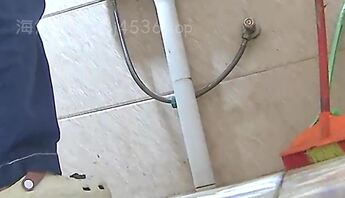 偷拍女同事尿尿