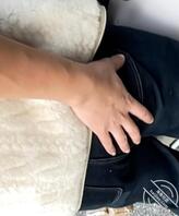 更新我的骚大姨子近况，屁股摸了，鸡巴摸了…1