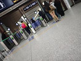 候车厅拍到的小骚货，2