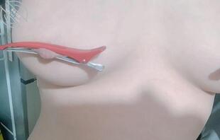 妹妹的酥胸，为什么有时候奶头会陷进去？1