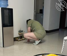 偷拍良家妈妈洗澡 妈妈还什么都不知道呢已经被儿子看光了逼和奶子 这大肥臀2