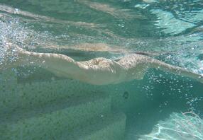 极品身材水中裸照