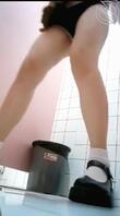 (精品转发)经典厕拍界天花板中板~超高颜值女神姐妹花，建议收藏2