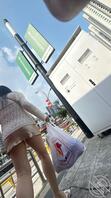大老远就发现了她、简简单单抄底