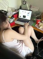 看到老妈电脑里的照片，对老妈产生了性幻想，大哥们解解惑可以吗0