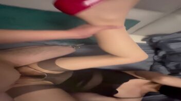 在酒店的母狗，穿着高跟鞋想被大鸡吧哥哥内射