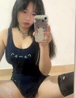 新人福利大放送 主人们问母狗的骚逼还紧不紧 给主人看看 主人觉得紧不紧