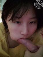 骚母狗露脸吃鸡吧拍裸照2