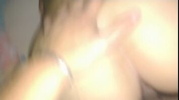 翘臀小可爱，公司宿舍不敢叫