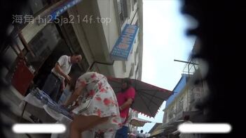 几个熟妇的裙底，大家将就着看吧。