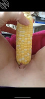 给大家表演一个 白虎一口吞玉米  视频在评论区哦 已成年0