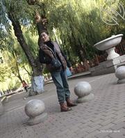 这老逼以前在公园卖逼，现在直播了今天在建国公园看到她直播拍了几张1