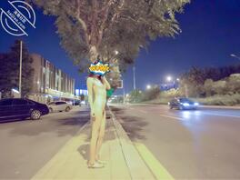 就喜欢把逼漏出来----大马路上吃鸡吧？这不是一般的骚啊