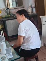 穿短丝的臭脚丑逼舅妈。适合无套内射0