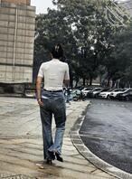 牛仔高跟紧身衣的美少妇，想玩么，浙E0