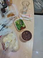 把嫂子灌多,趴在桌上子上让海友后入嫂子2