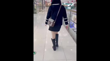 对话刺激骚婊子的狂野偷情，出门遇到熟人吓出一身冷汗