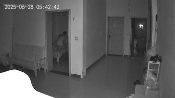 谁能帮我满足她