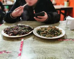 亲妹妹 18 晚上跟我妹的相处还是比较融洽的!1