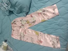 偷拍骚逼大胸同事(10),偷偷潜进骚逼的宿舍,用她的内衣打飞机。1