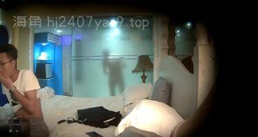 偷偷安装摄像头监控开房情侣激情啪啪
